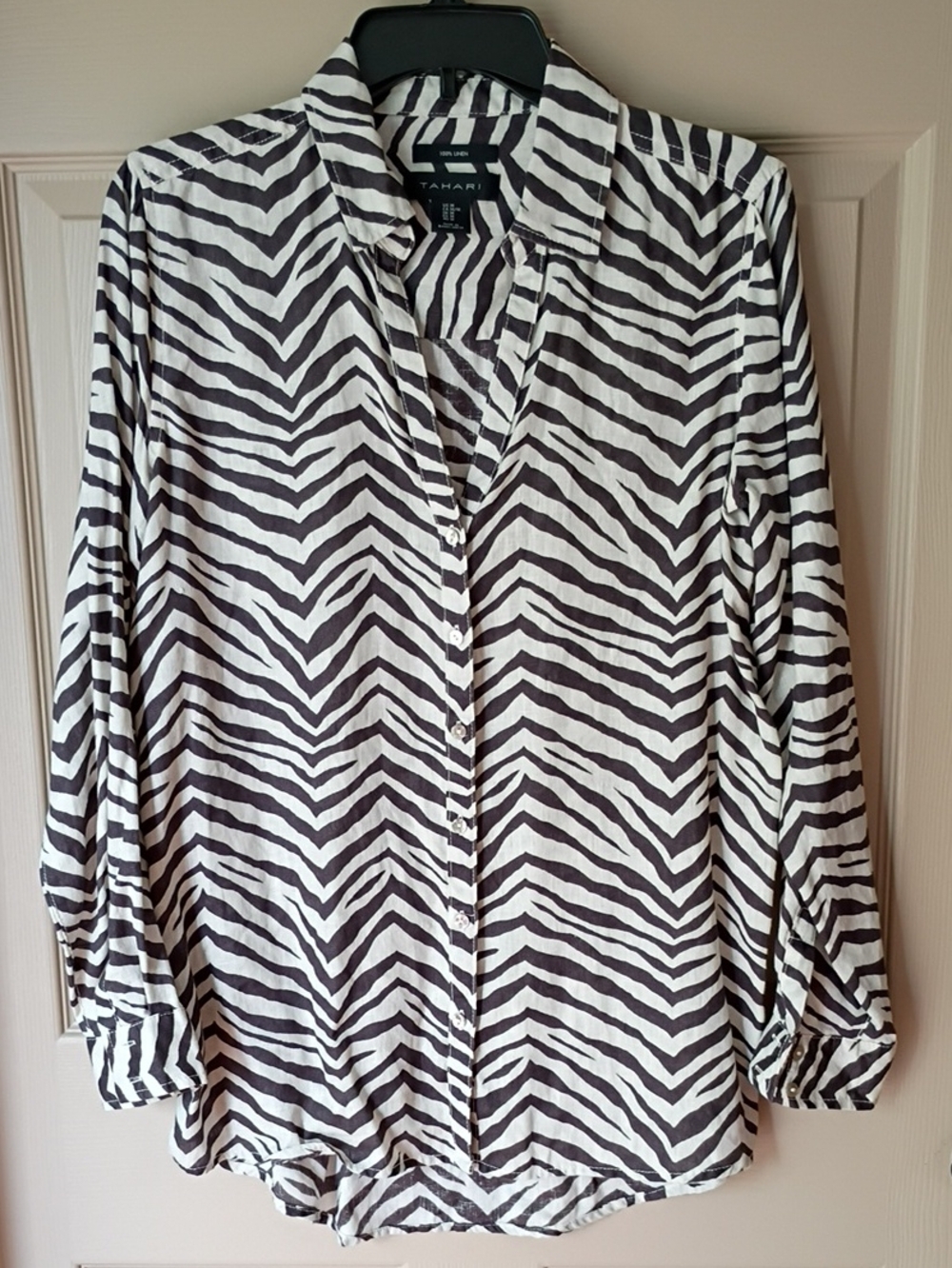 Tahari Black & White Zebra Print Button-Down Shirt Size Medium